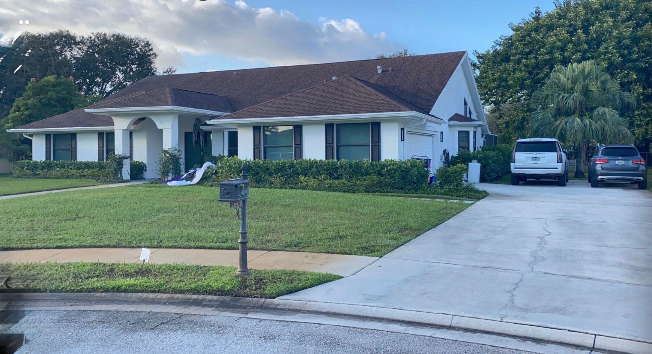 House Wash Before — White Home Brown Roof